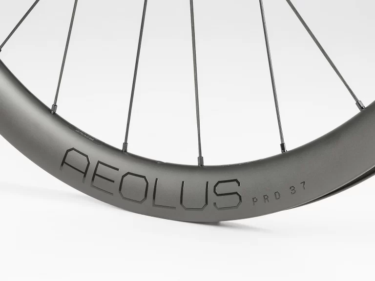 Aeolus Pro 37 TLR Disc Road Wheel（リアホイール）