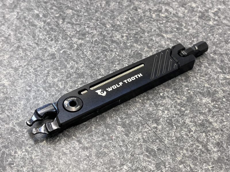 8-Bit Pliers Black Bolt